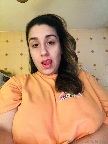 Arisnai エロティックなスター 写真