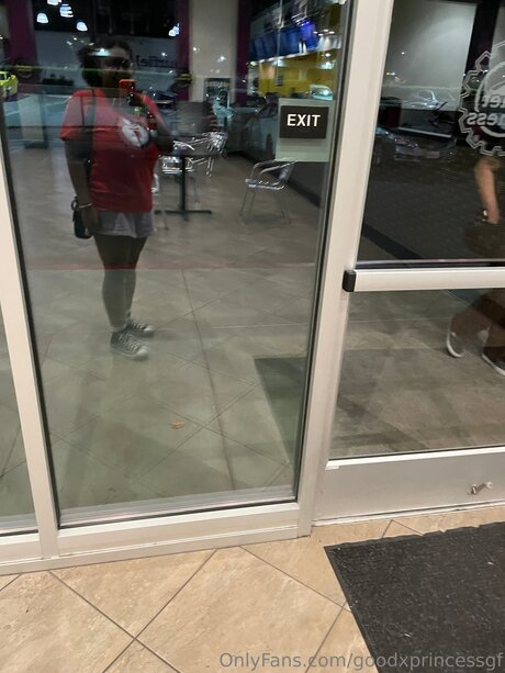 巨乳の黒人女性オンリーファンズ セクシー 写真