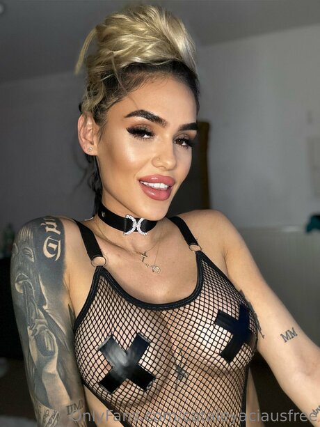 厚い黒檀オンリーファンズ 無料ポルノ 画像