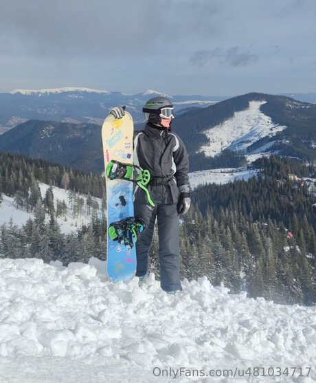 大きな乳首オンリーファンズ アダルト無料 画像