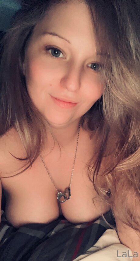 Goldengurl999 裸のモデル 画像