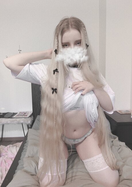 18歳のオンリーファンズ 無料ヌード 写真