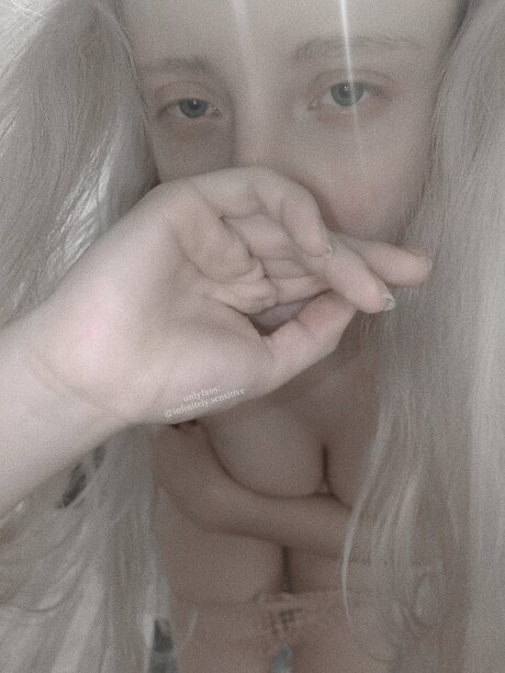 Infinitely Sensitive 高品質のポルノスター 写真