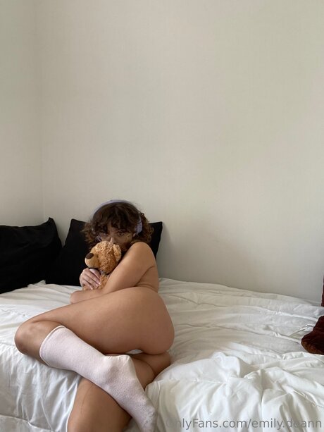 Emily Deann アート女優 写真