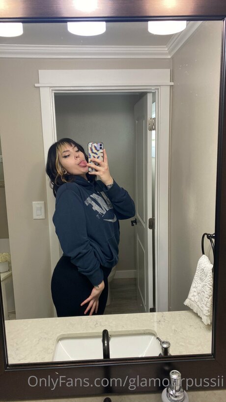 Glamourpussii 美しいモデル 写真