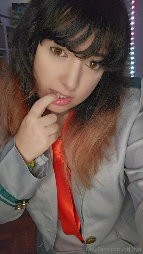 Julyett4 ポルノ女優 写真