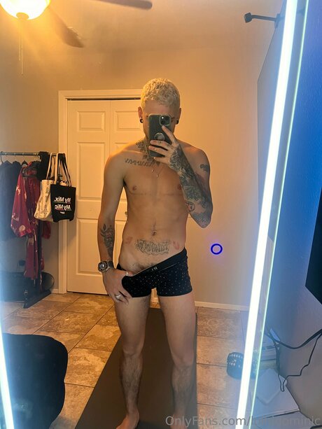 Ftmonlytrans エロティック女優 写真