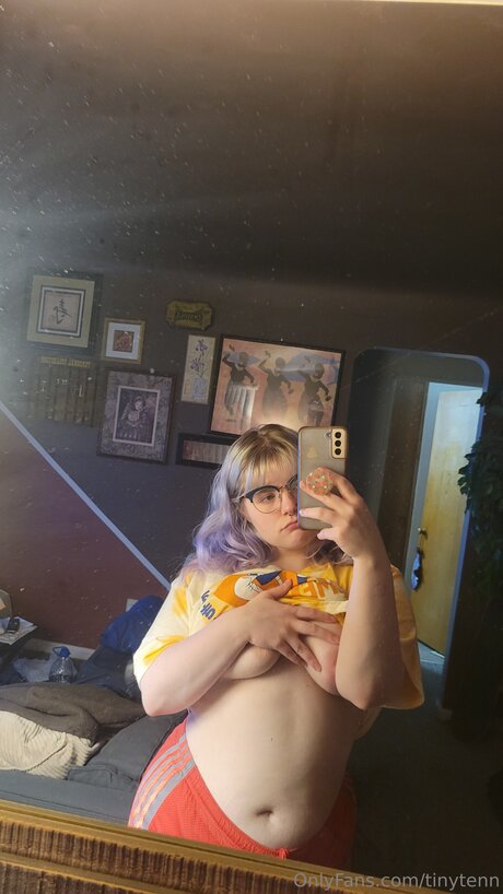 Tinytenn ヌードモデル 写真