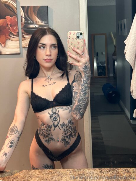 Sadieselena HDポルノスター 写真