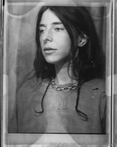 Robin2doorsdown 裸の女優 ギャラリー