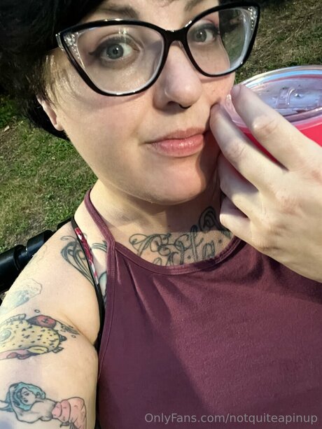 レズビアンの足OnlyFans アートヌード ギャラリー