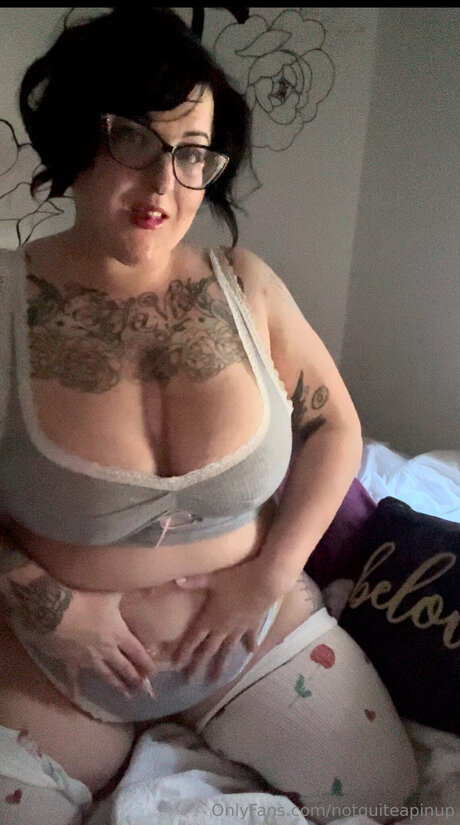 巨乳ブルネットオンリーファンズ 素敵 画像