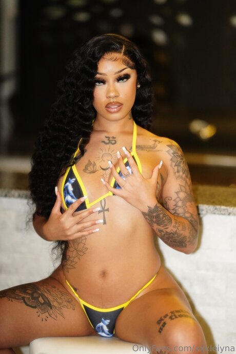 縛られたOnlyFans アート裸 写真