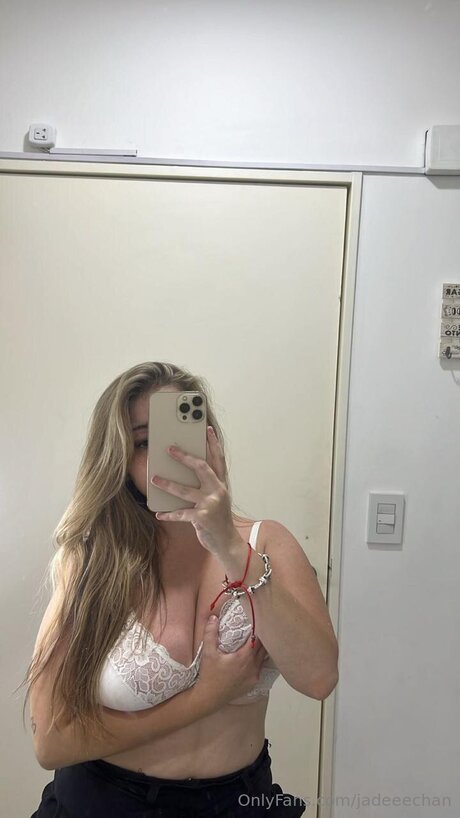 Jadeeechan 裸のポルノスター 写真