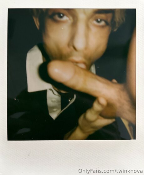 Twinknova ポルノスター ホット 画像