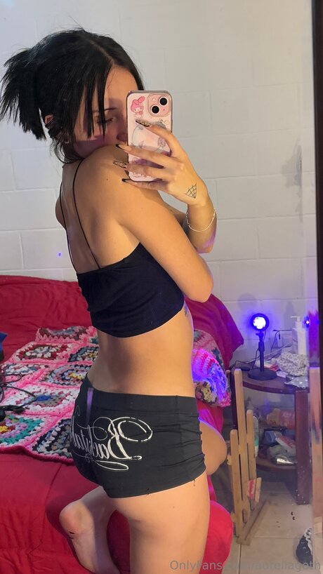 曲線美の女の子オンリーファンズ 無料エロ 画像