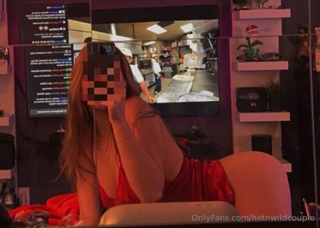 Hotnwildcouple ポルノスター セックス 画像