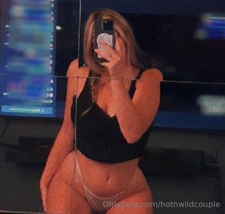 Hotnwildcouple ホットモデル 写真