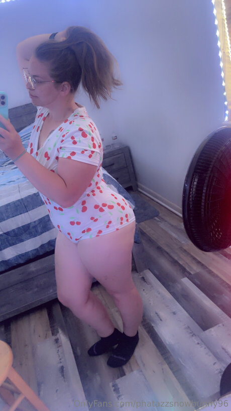 背の高い赤毛のオンリーファンズ ホット 画像