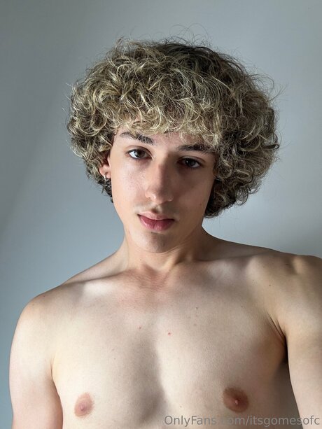 背が高くて巨乳のOnlyFans 無料ポルノ 写真