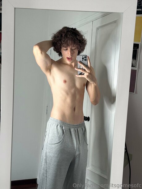 太めのブロンドオンリーファンズ ポルノ 写真