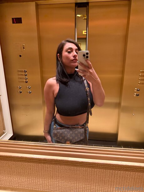 Mctiddiees ポルノモデル 写真