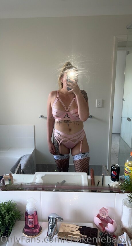 Chokemebabyy Free セクシーモデル 画像