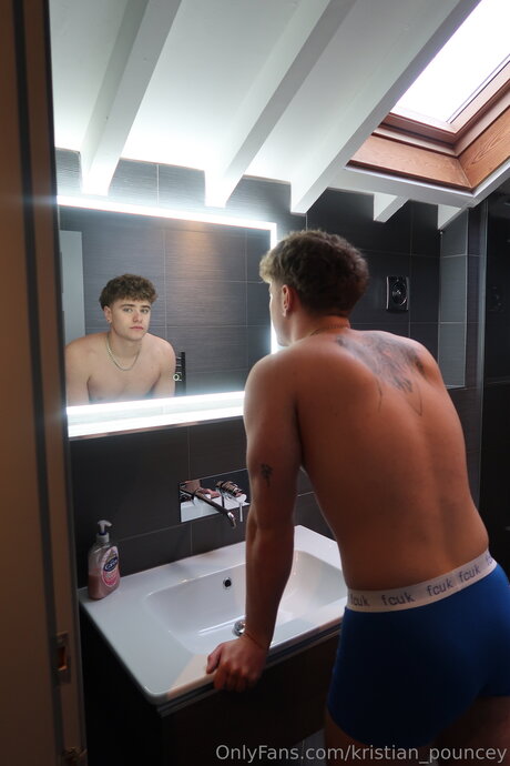 Kristian Pouncey セクシーなスター 写真