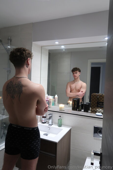 Kristian Pouncey アートモデル 写真