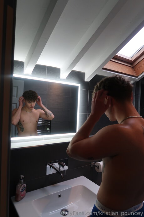 Kristian Pouncey 美しい女優 アーカイブ