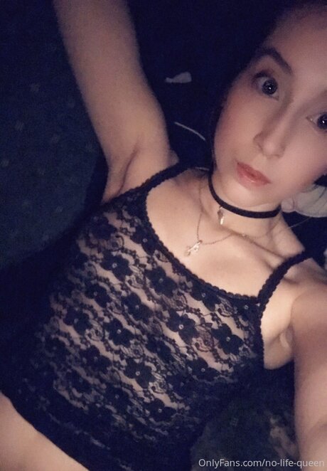 プールでの3P オンリーファンズ 無料xxx ギャラリー