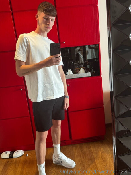 Lewisboothyvip ヌード女優 写真