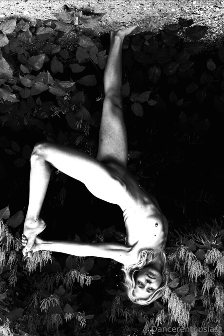 ダーティトークオンリーファンズ セクシーヌード 画像