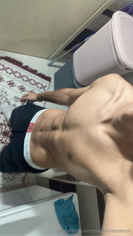 Maximstepanov 裸モデル 画像