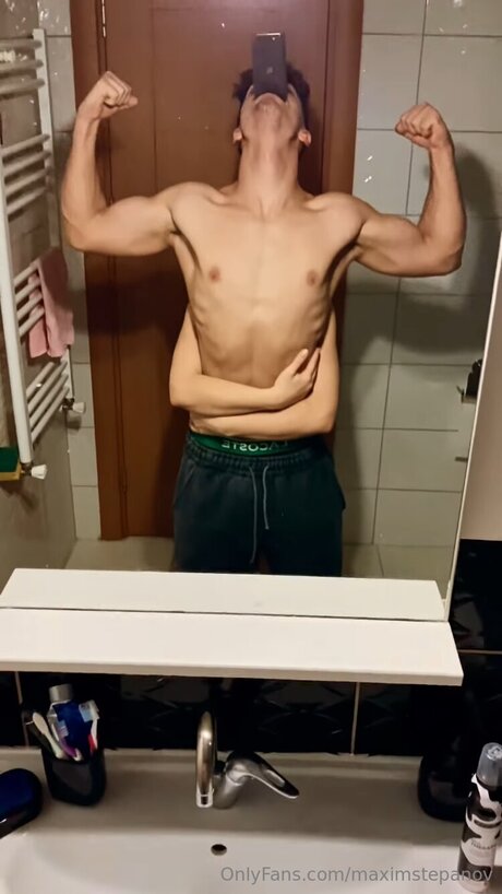 Maximstepanov 裸のポルノスター 写真