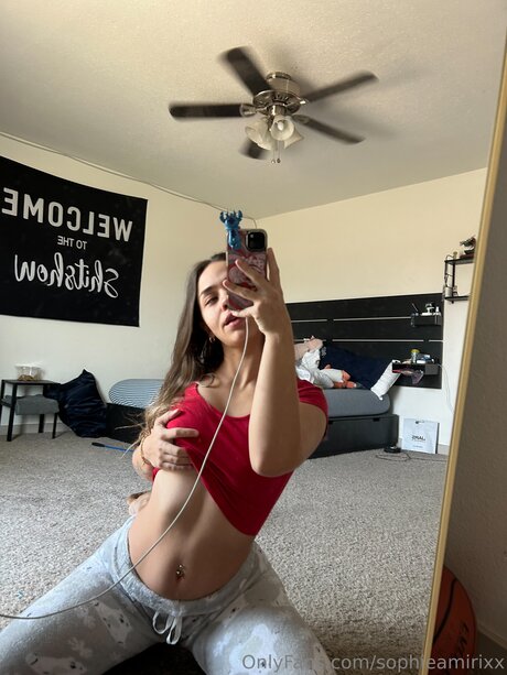 Sophieamirixx セックス女優 写真