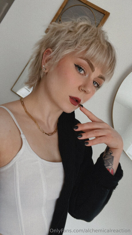 赤毛の熟女オンリーファンズ 裸 写真