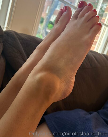 毛深い足のOnlyFans 美しいヌード 画像