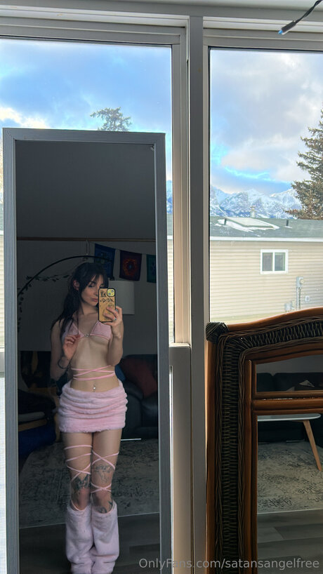 Satansangelfree 裸の女優 写真