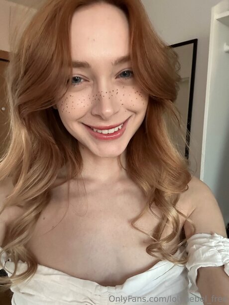 かわいいティーンのオンリーファンズ ポルノ 画像