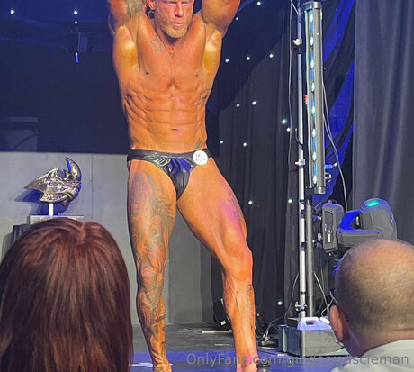 小柄な妻OnlyFans エロ 画像