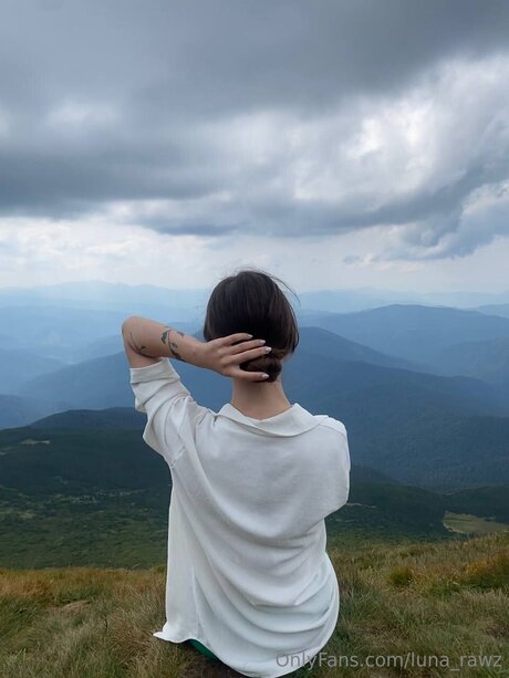 Luna Rawz セックス女優 画像