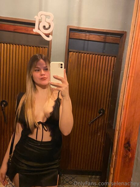 Selenachey ポルノスター 可愛い 写真