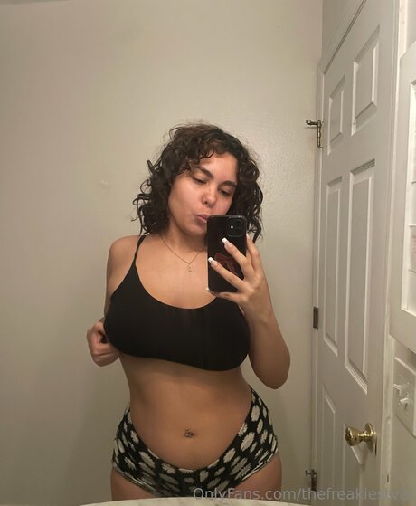 ママの足OnlyFans ポルノ 写真