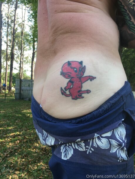 U13695137 完璧なモデル 画像