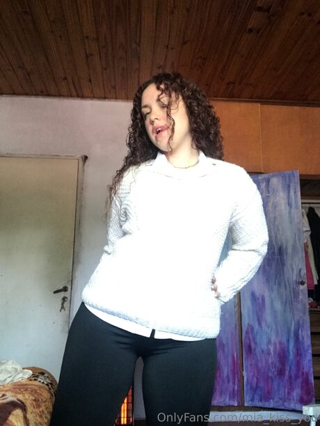 曲線美のラテン系オンリーファンズ ホットセクシー 写真