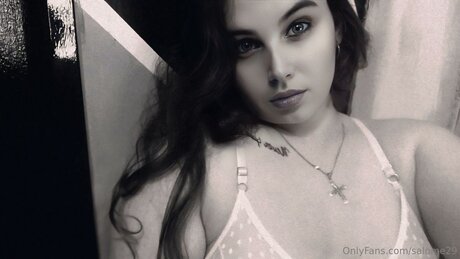 Diosademedianoche ポルノスター 美しい 画像