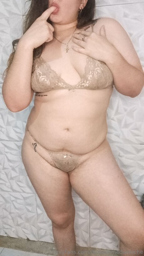 Diosademedianoche ポルノスター ホット 画像