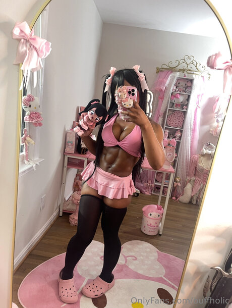 Buffholic セクシーモデル 写真