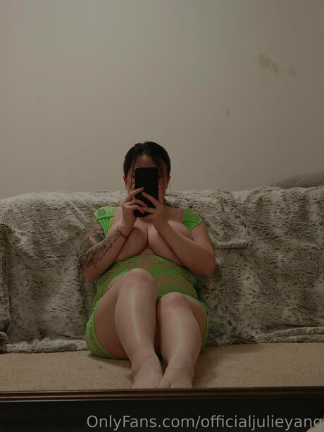 Officialjulieyang 最高の女優 写真